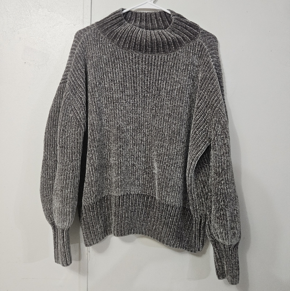 Cynthia Rowley Gray Long Sleeve Sweater!